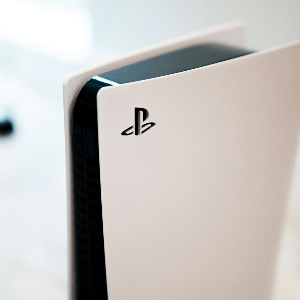 photo-1606813907291-d86efa9b94db PlayStation 5 Slim Disc Edition + 2 Controllers - Image 1