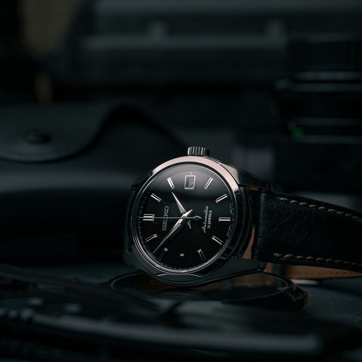 photo-1612817159949-195b6eb9e31a Vintage Omega Speedmaster Professional 1969 - Image 1
